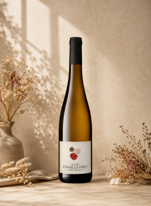 bouteille de Pinot blanc Charles Frey, vin bio